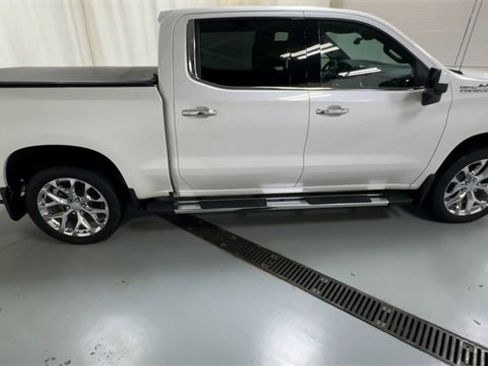 Used 2021 Chevrolet Silverado 1500 High Country w/ Technology Package image 9