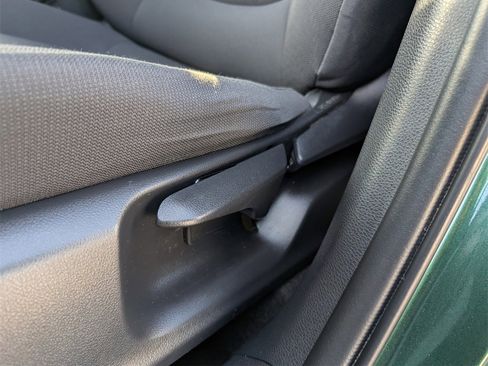 Used 2022 Toyota Corolla Cross LE image 11