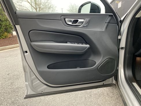 Used 2025 Volvo XC60 B5 Plus image 21