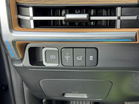 Used 2024 Hyundai Santa Fe Limited image 18