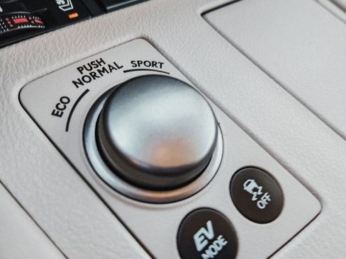 Used 2017 Lexus ES 300h image 11