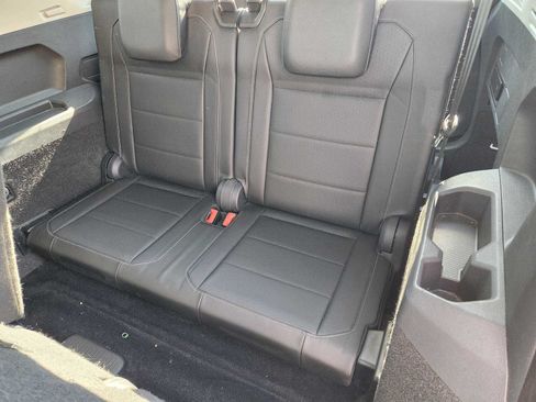 Used 2018 Volkswagen Tiguan SE w/ Panoramic Sunroof Package FWD image 31
