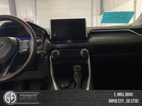 Used 2024 Toyota RAV4 XLE AWD/4WD image 21