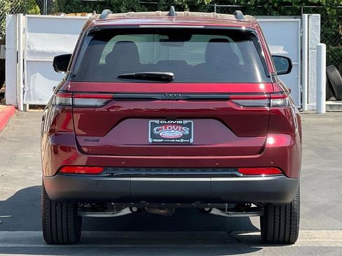 New 2025 Jeep Grand Cherokee Altitude image 5