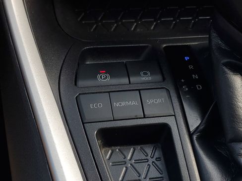 Certified 2024 Toyota RAV4 XLE FWD image 27