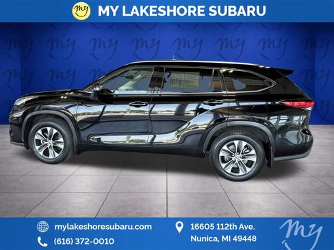 Used 2020 Toyota Highlander XLE AWD/4WD image 4