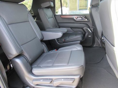 Used 2025 GMC Yukon XL Denali image 31