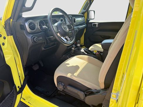 Used 2022 Jeep Wrangler Unlimited Sahara w/ Cold Weather Group AWD/4WD image 24