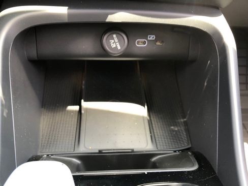 New 2025 Volvo XC40 B5 Plus w/ Protection Package Premier image 28