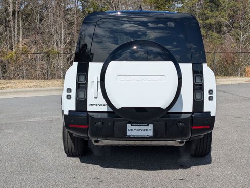 New 2026 Land Rover Defender 130 X-Dynamic SE image 7