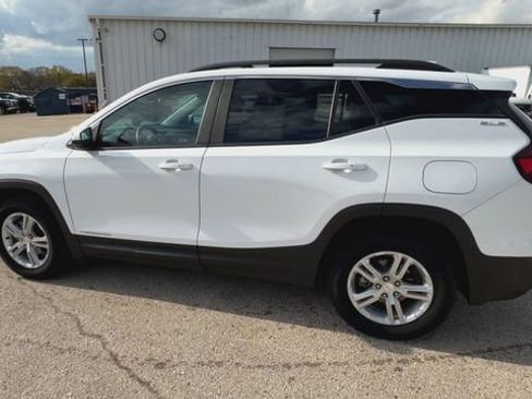 Used 2023 GMC Terrain SLE w/ Driver Convenience Package AWD/4WD image 8