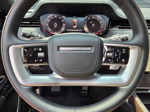 Used 2025 Land Rover Range Rover Autobiography AWD/4WD image 8