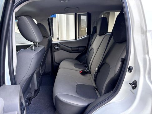 Used 2015 Nissan Xterra X image 16