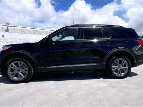 Used 2023 Ford Explorer XLT w/ Equipment Group 202A AWD/4WD image 3