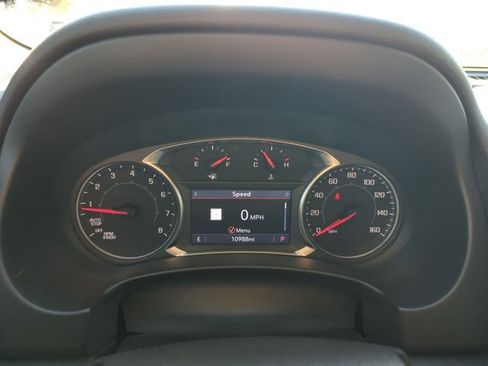 Used 2023 GMC Terrain SLT w/ Infotainment Package II image 11