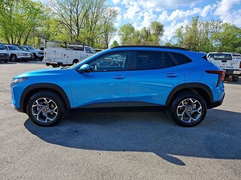 Certified 2025 Chevrolet Trax LT FWD image 8