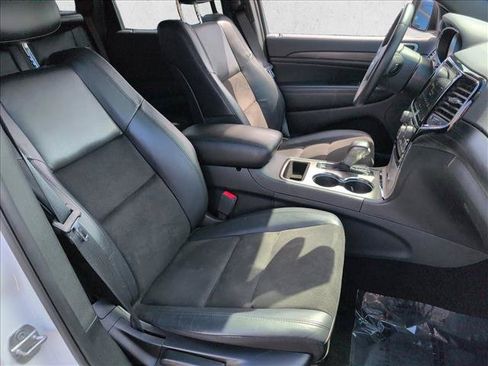 Used 2019 Jeep Grand Cherokee Altitude AWD/4WD image 23