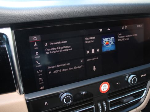 Certified 2025 Porsche Macan image 20