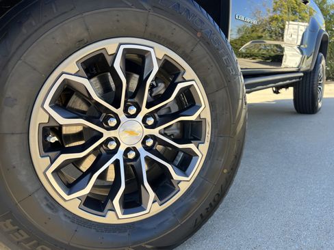 Used 2022 Chevrolet Colorado ZR2 image 16