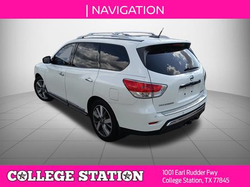 Used 2015 Nissan Pathfinder Platinum FWD image 4