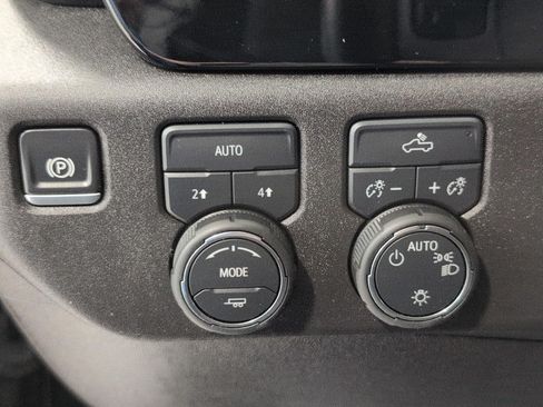 Used 2024 Chevrolet Silverado 1500 LT AWD/4WD image 11