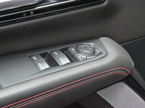 Used 2025 GMC Yukon XL AT4 Ultimate AWD/4WD image 11