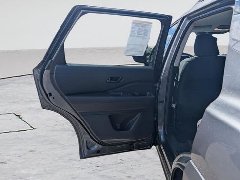 Used 2025 Nissan Pathfinder SV FWD image 16