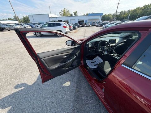 Used 2022 Nissan Sentra SR FWD image 11