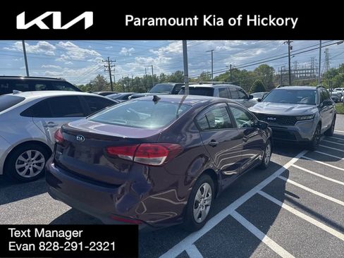 Used 2017 Kia Forte LX image 2
