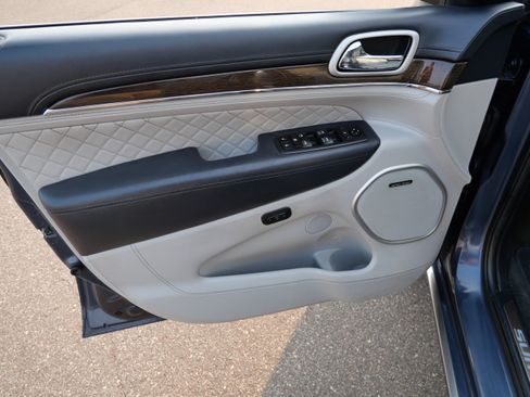 Used 2019 Jeep Grand Cherokee Summit AWD/4WD image 21