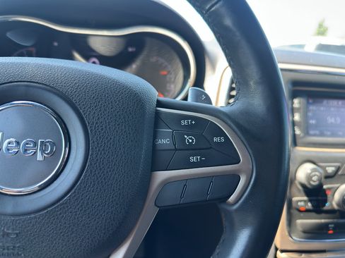 Used 2014 Jeep Grand Cherokee Laredo AWD/4WD image 23