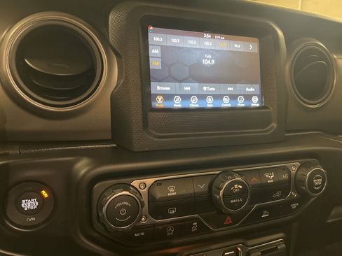 Used 2022 Jeep Wrangler Unlimited Sport AWD/4WD image 25