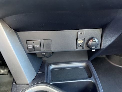 Used 2016 Toyota RAV4 LE image 22