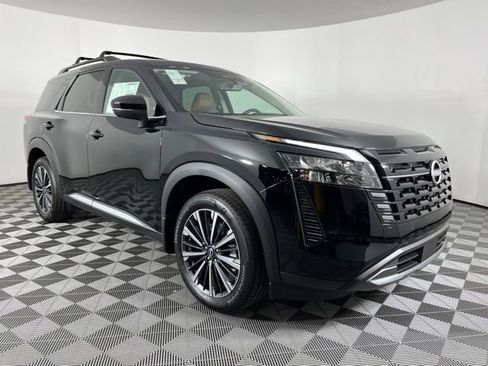 New 2026 Nissan Pathfinder Platinum FWD image 3