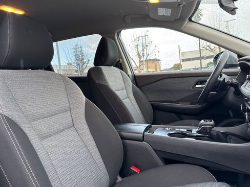 Used 2023 Nissan Rogue SV image 30