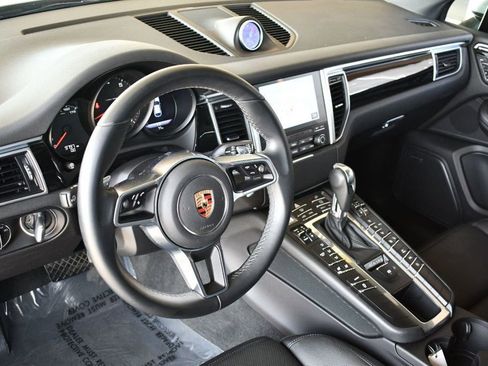 Used 2018 Porsche Macan image 47