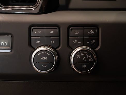 Used 2024 GMC Sierra 2500 AT4 AWD/4WD image 14