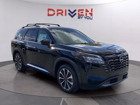 New 2026 Nissan Pathfinder Platinum w/ Cargo Package FWD image 7