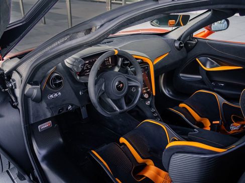 Used 2024 McLaren 750S image 17