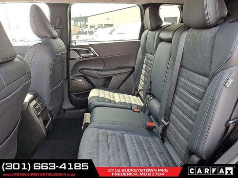 New 2025 Mitsubishi Outlander SE image 10