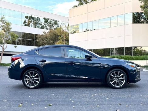 Used 2018 MAZDA MAZDA3 Touring FWD image 3