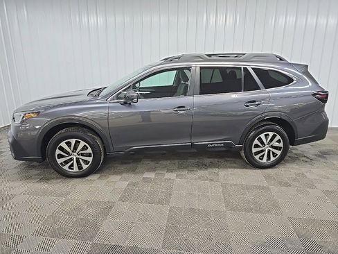 Used 2022 Subaru Outback Premium image 5