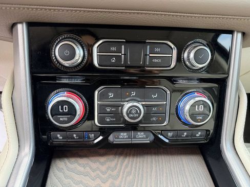 Used 2023 GMC Yukon Denali AWD/4WD image 31