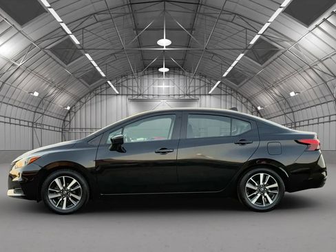 Used 2021 Nissan Versa SV image 4