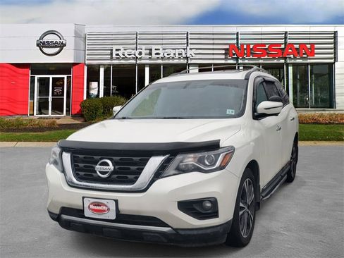Used 2020 Nissan Pathfinder Platinum image 4