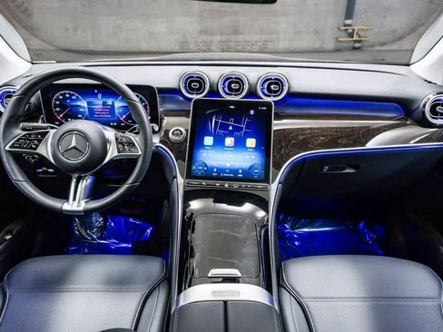 Used 2025 Mercedes-Benz GLC 300 4MATIC image 13