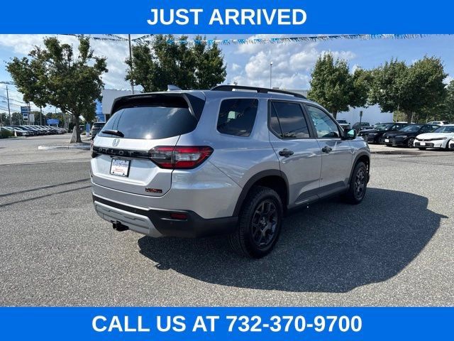 Used 2025 Honda Pilot TrailSport image 4
