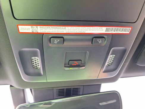 Used 2025 Toyota Camry SE image 29