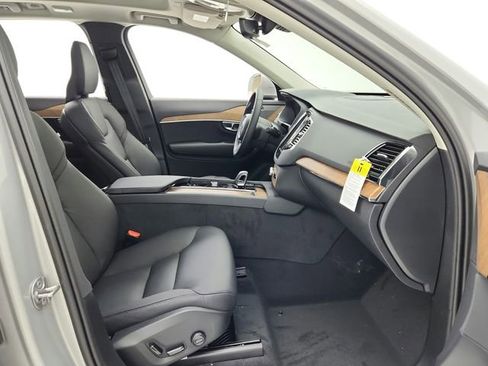 New 2025 Volvo XC90 B6 Plus w/ Protection Package Premier image 22