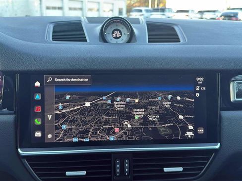 Used 2022 Porsche Cayenne S Platinum image 19